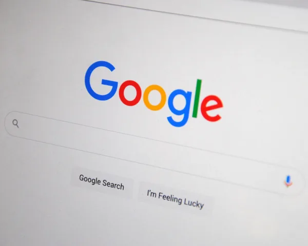 Google Ads ve SEO İçin Aynı Landing Page Kullanılır mı? Mimari Rehberi